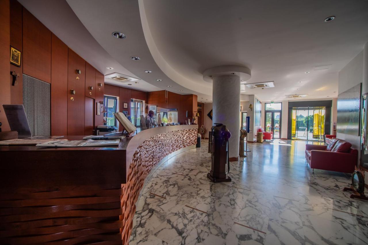 Best Western Hotel Nettuno Brindisi Exterior photo